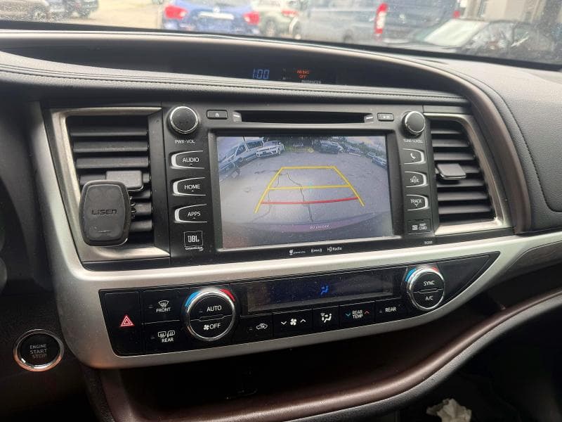 2019 TOYOTA HIGHLANDER LIMITED 9