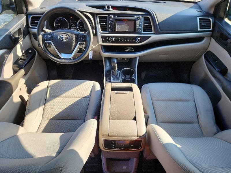 2017 TOYOTA HIGHLANDER LE 8