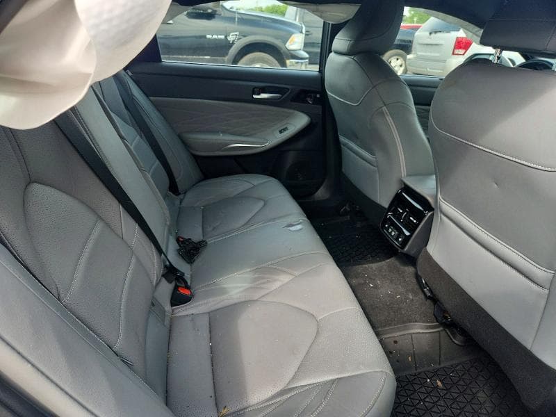 2019 TOYOTA AVALON LIMITED 10