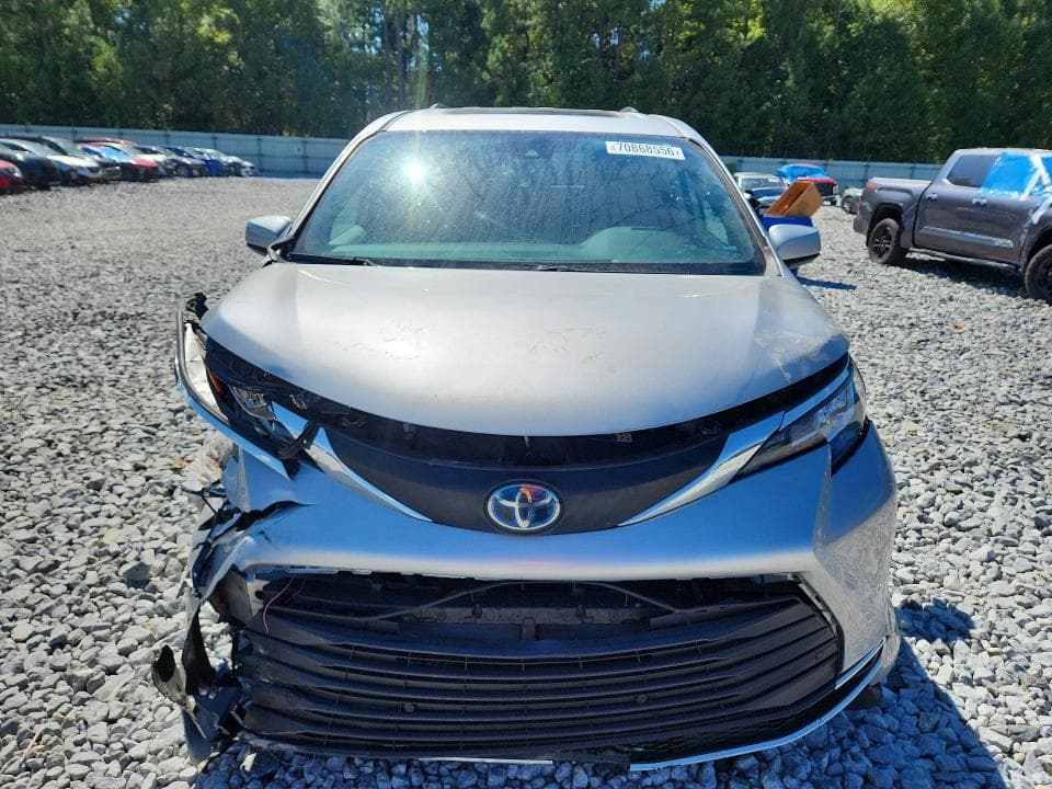 2021 TOYOTA SIENNA XLE 5