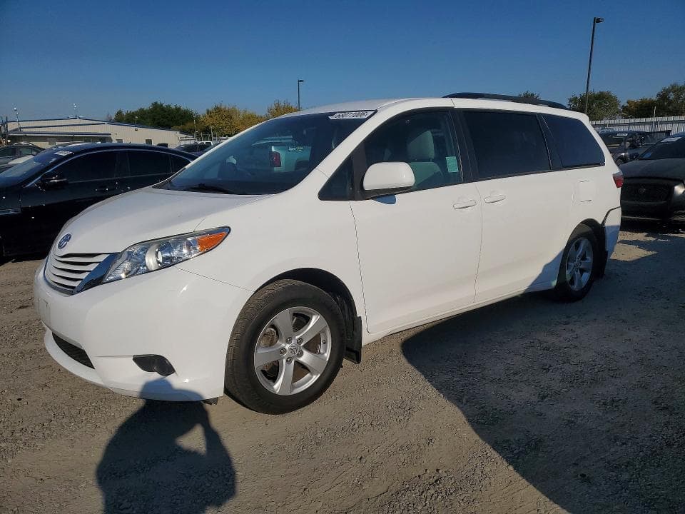 2017 TOYOTA SIENNA LE - 1