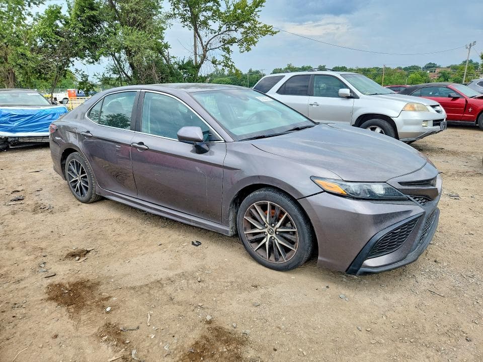 2021 TOYOTA CAMRY SE 4