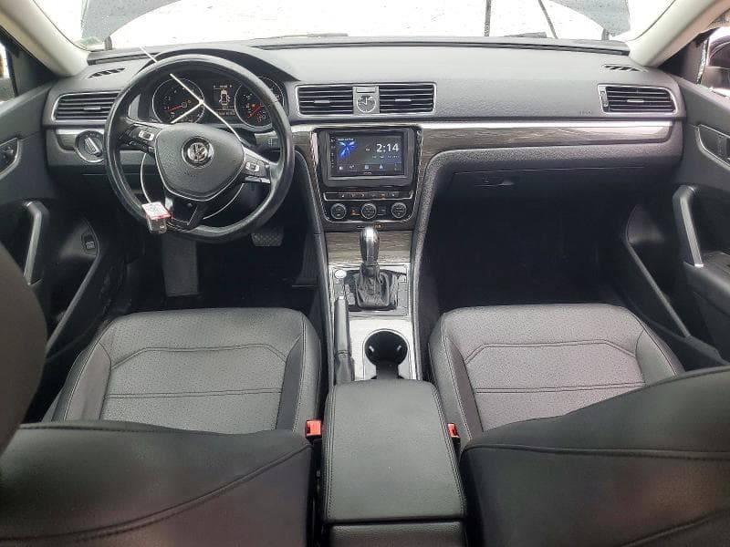 2017 VOLKSWAGEN PASSAT SE 8