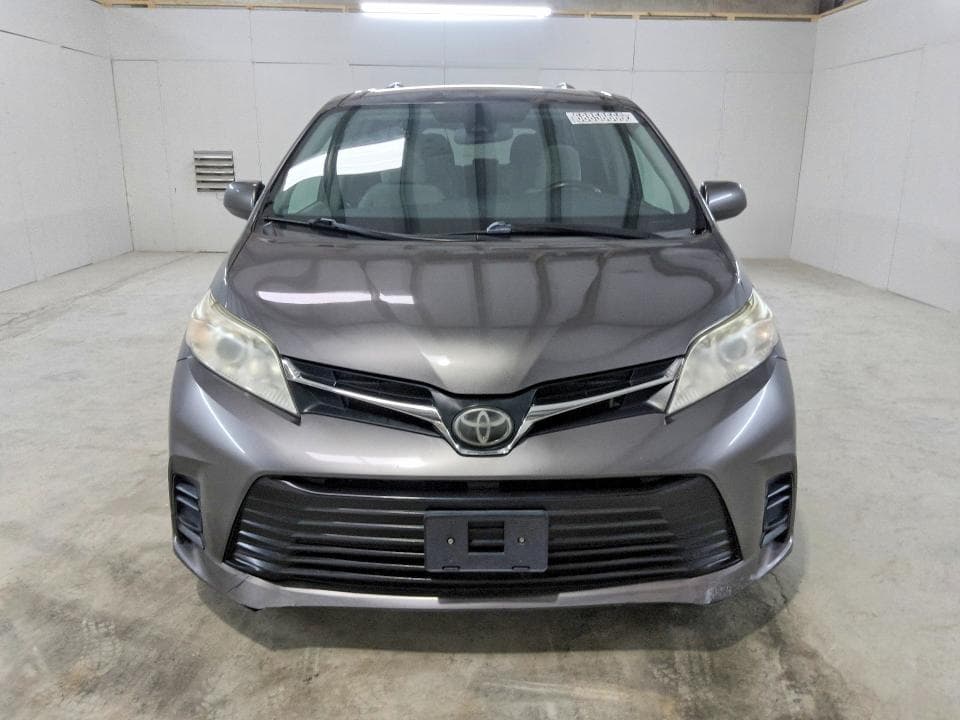 2019 TOYOTA SIENNA LE 5
