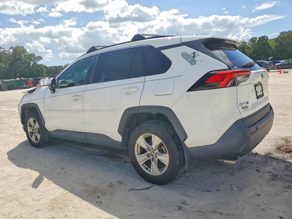2021 TOYOTA RAV4 XLE 2