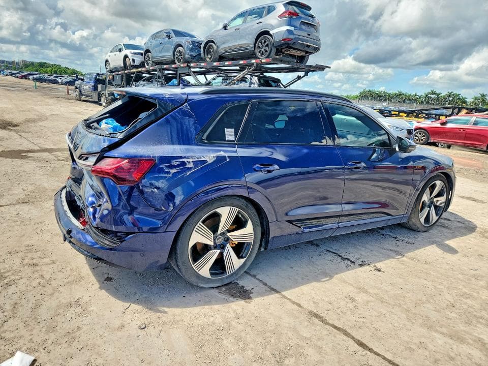 2022 AUDI E-TRON PREMIUM PLUS 3