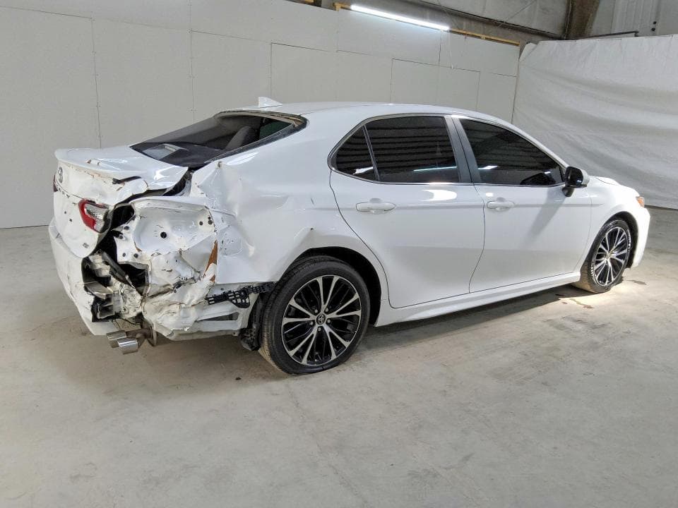2020 TOYOTA CAMRY SE 3