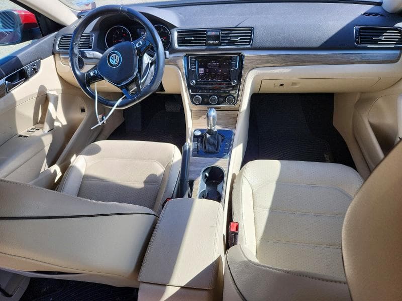 2018 VOLKSWAGEN PASSAT SE 8