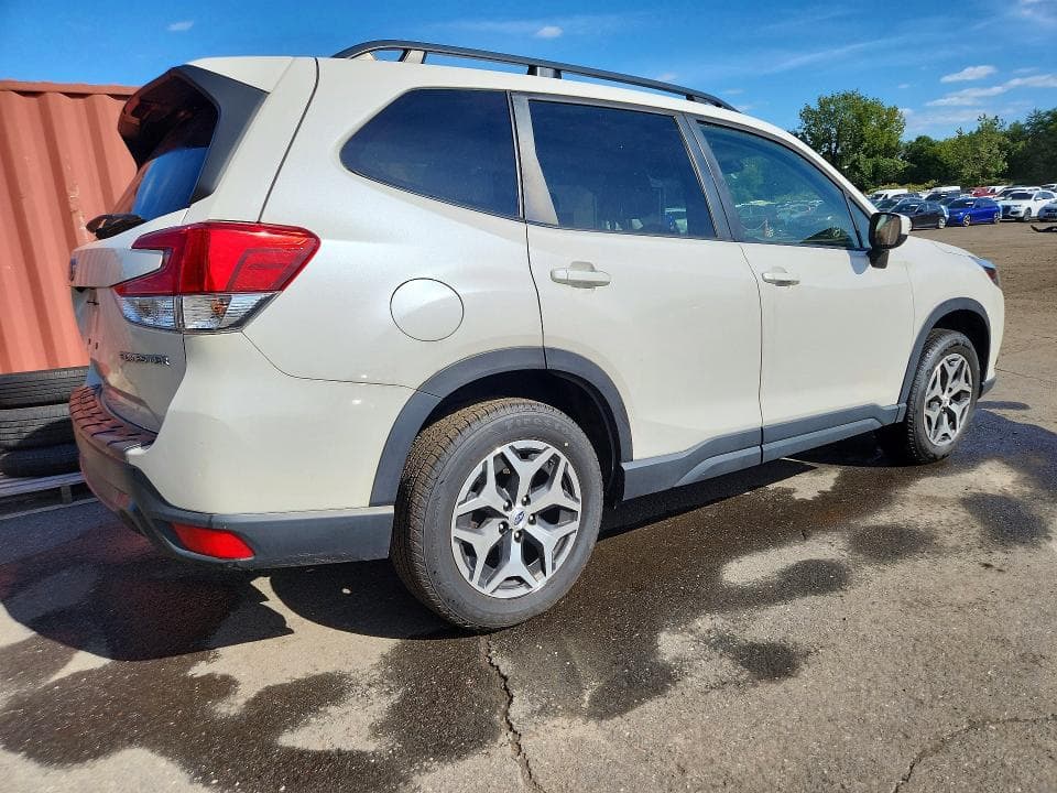 2023 SUBARU FORESTER PREMIUM 3