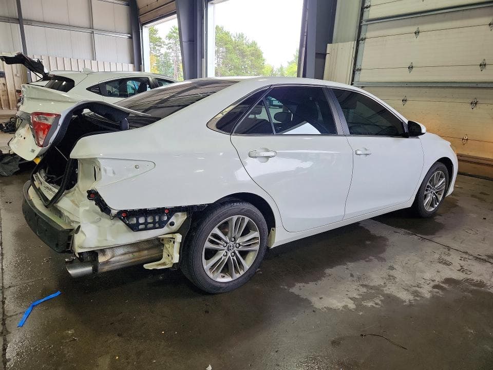 2017 TOYOTA CAMRY SE 3