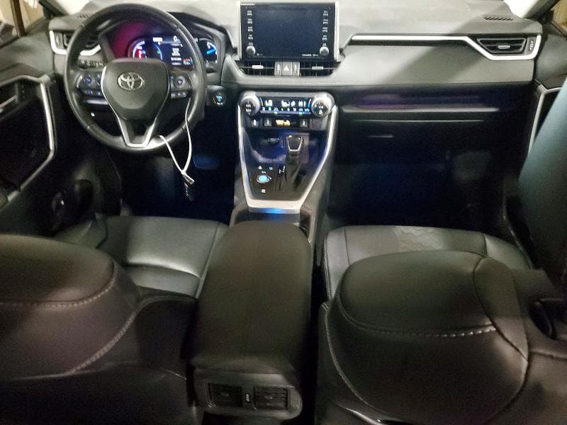 2019 TOYOTA RAV4 LIMITED 8