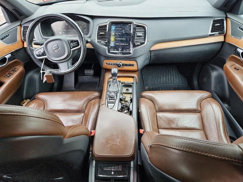 2018 VOLVO XC90 T6 8