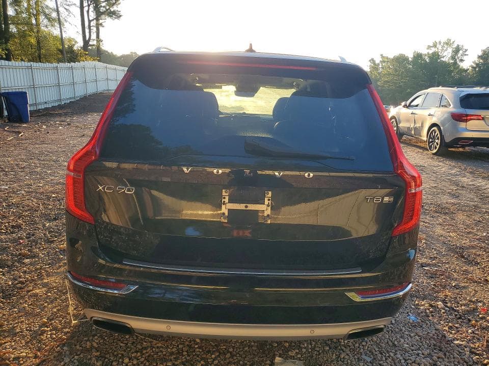 2017 VOLVO XC90 T8 6