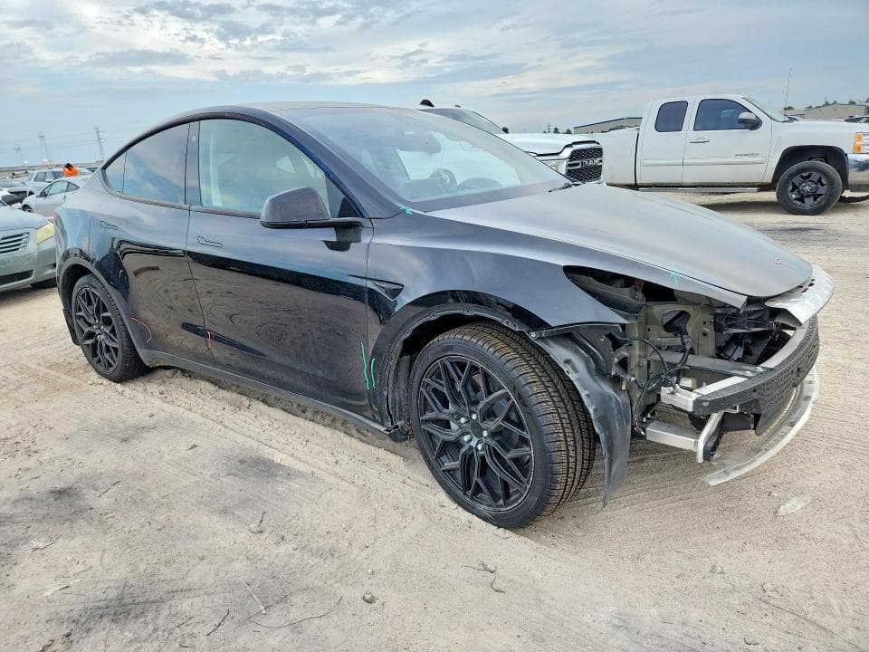 2023 TESLA MODEL Y 4