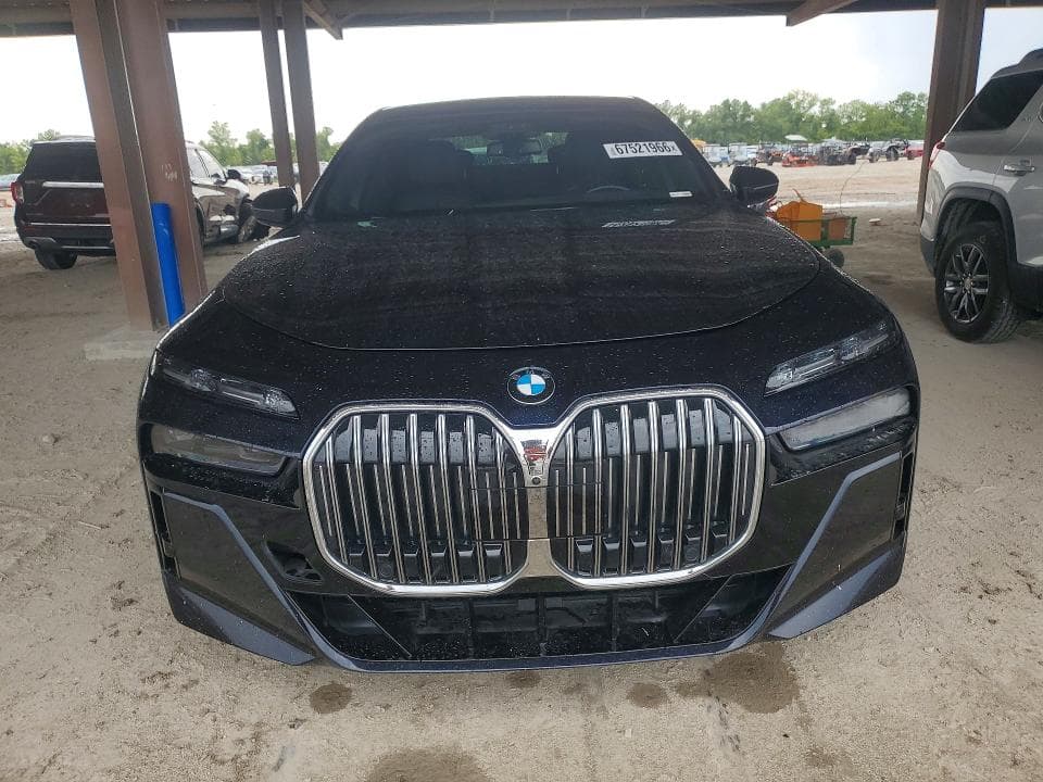 2023 BMW 760 XI 5