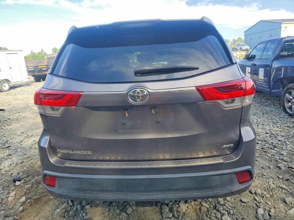 2018 TOYOTA HIGHLANDER LE 6