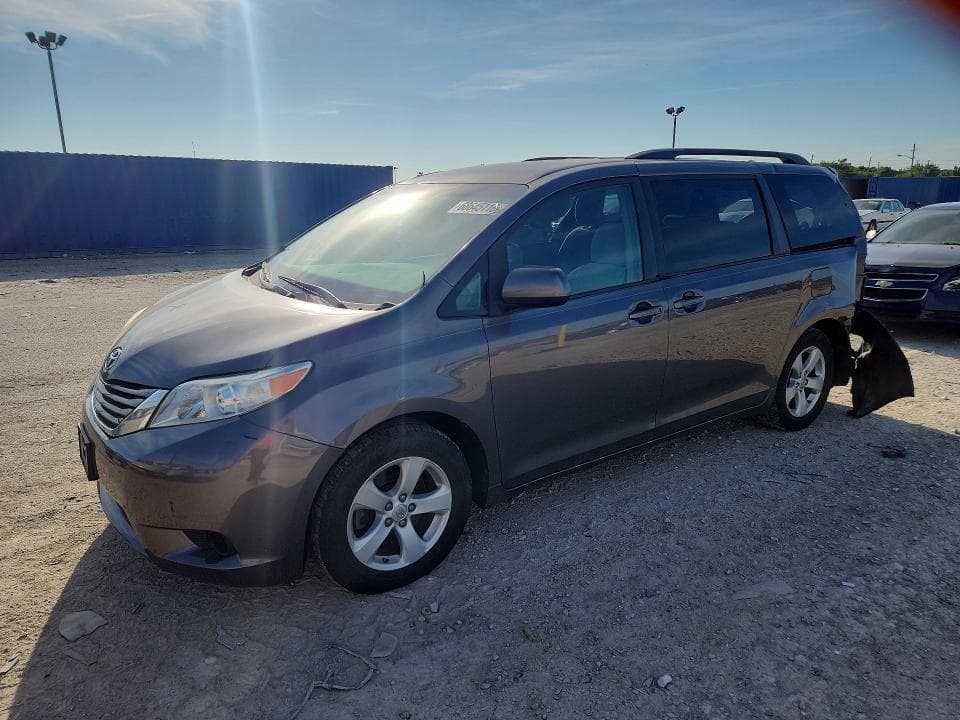 2017 TOYOTA SIENNA