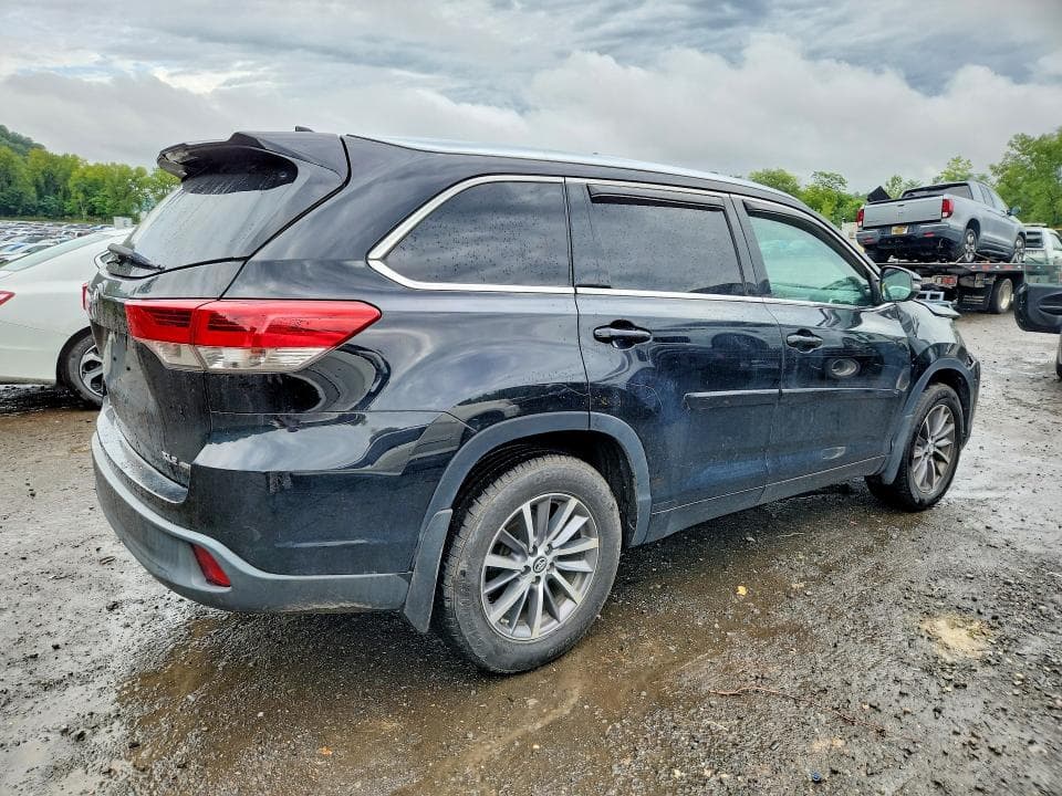 2018 TOYOTA HIGHLANDER SE 3