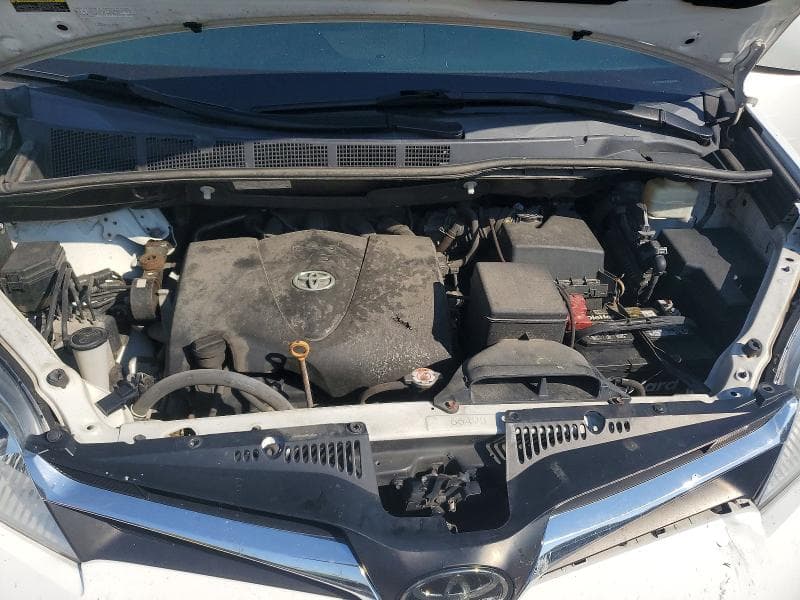 2018 TOYOTA SIENNA LE 12