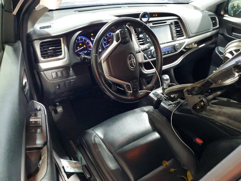 2019 TOYOTA HIGHLANDER XLE 8