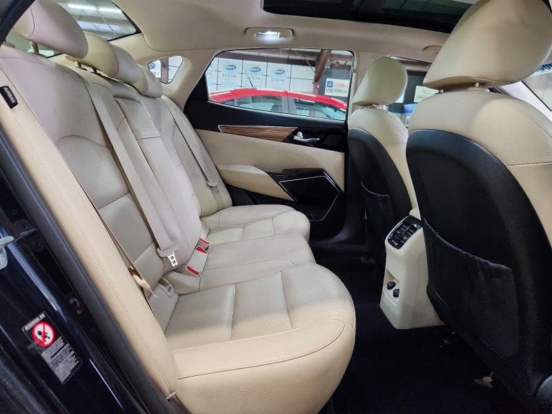 2017 KIA CADENZA PREMIUM 10