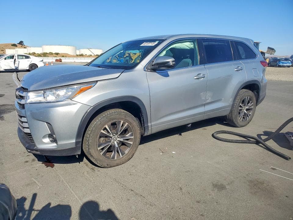 2018 TOYOTA HIGHLANDER LE - 1