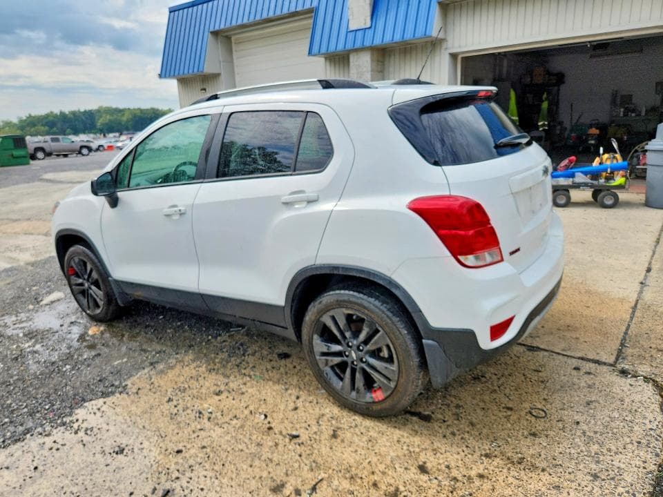 2021 CHEVROLET TRAX 1LT 2
