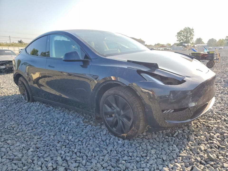 2025 TESLA MODEL Y 4