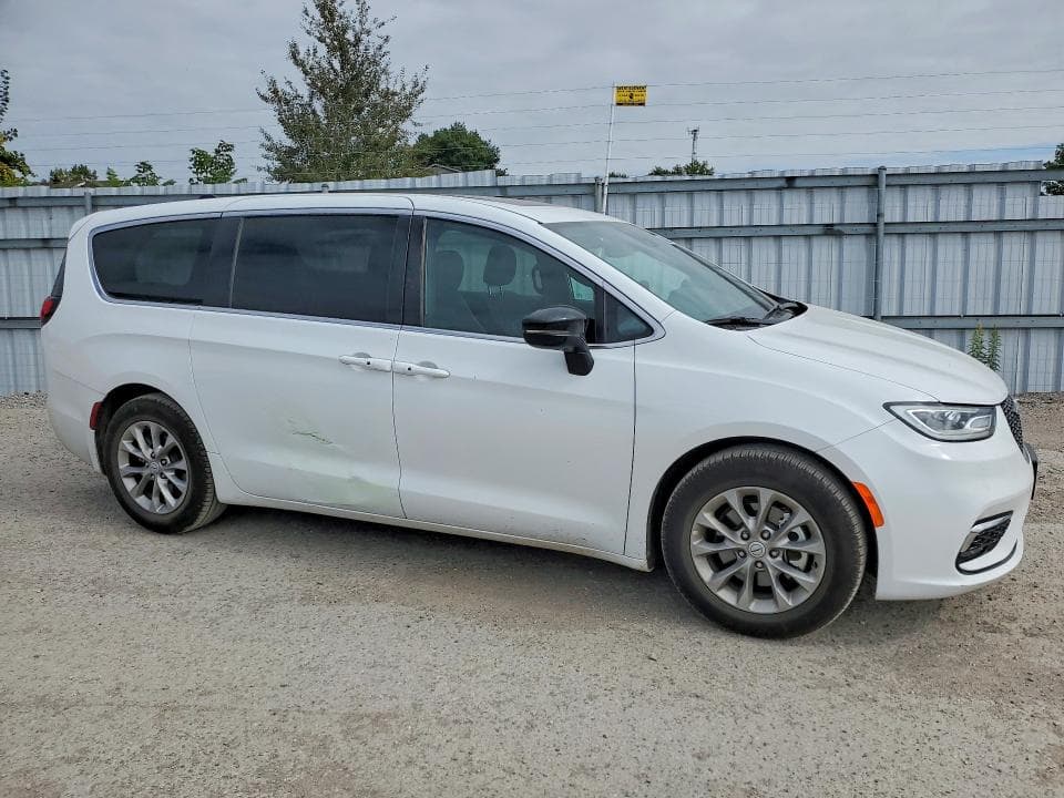 2026 CHRYSLER PACIFICA LIMITED 4