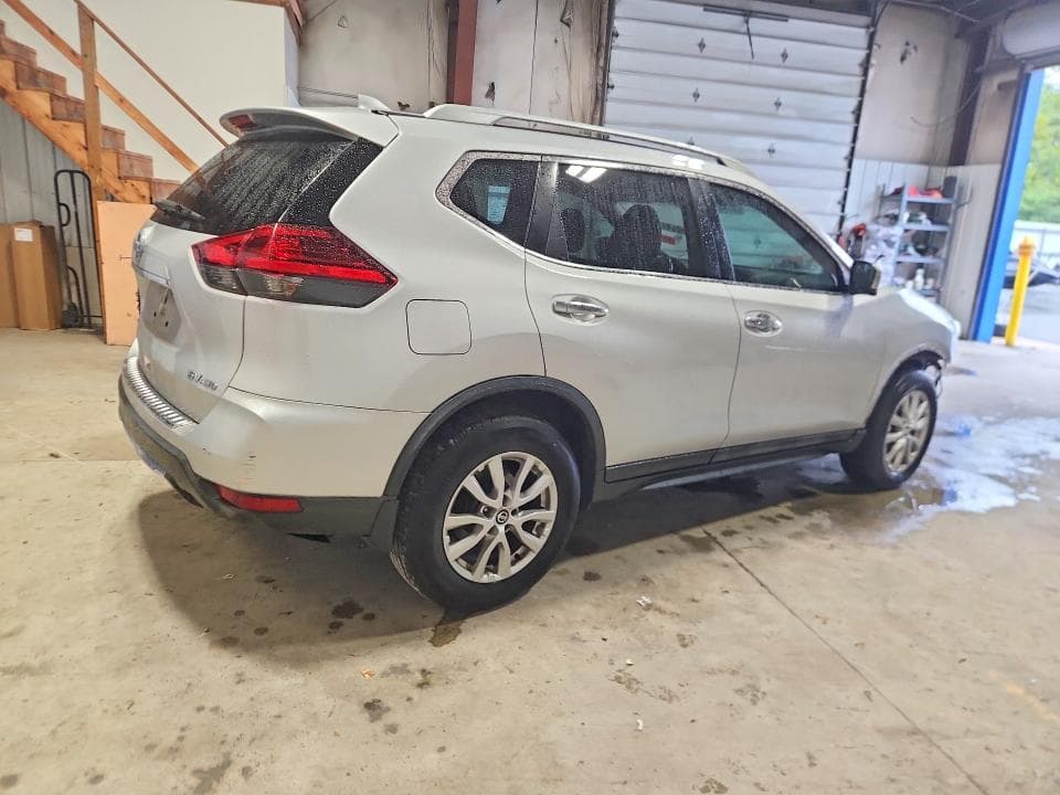 2017 NISSAN ROGUE SV 3