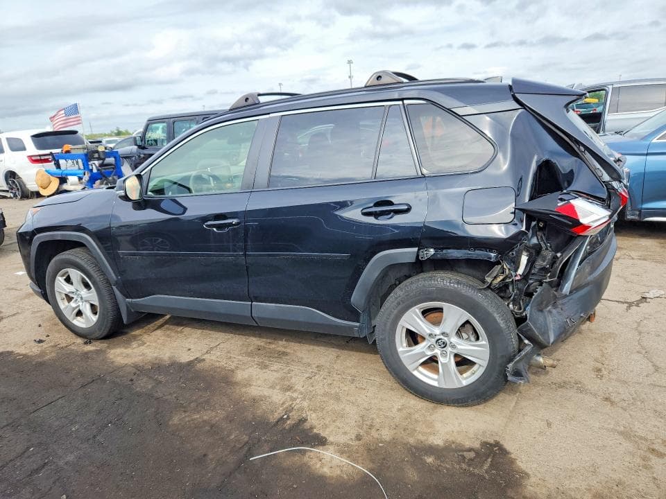 2019 TOYOTA RAV4 XLE 2
