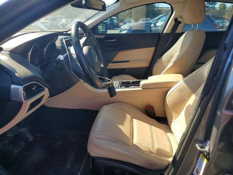 2017 JAGUAR XE PRESTIGE 7