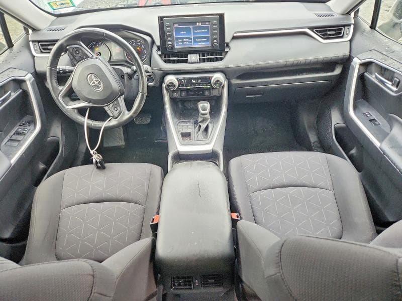 2019 TOYOTA RAV4 XLE 8