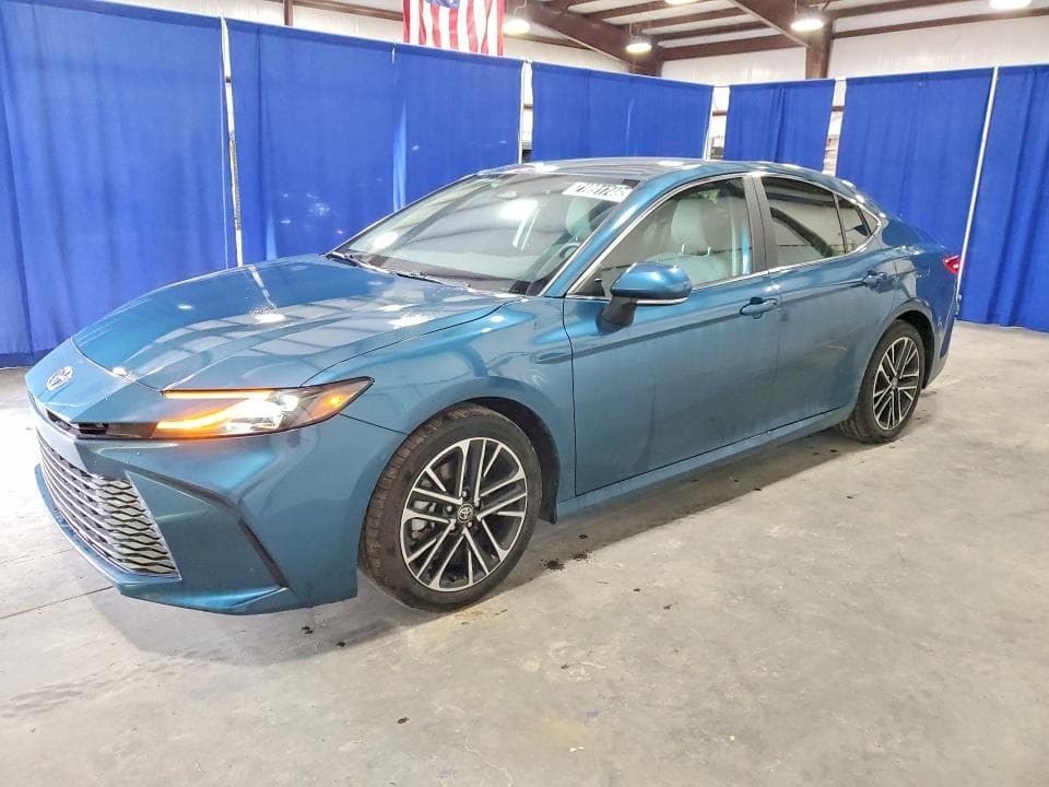 2025 TOYOTA CAMRY XLE