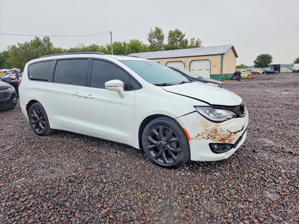 2020 CHRYSLER PACIFICA LIMITED 4