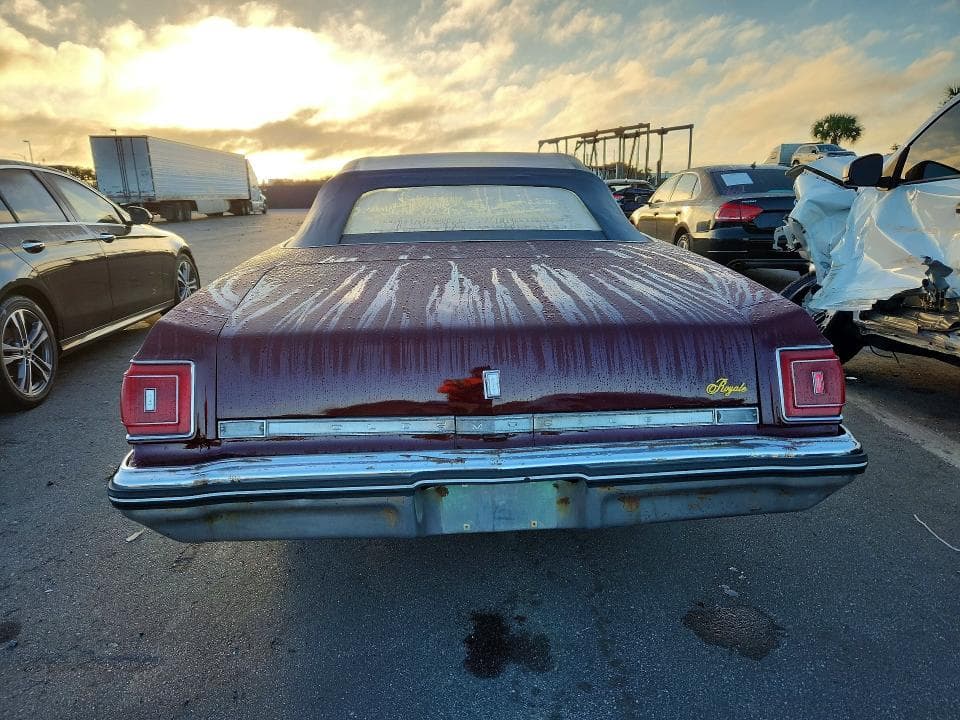 1975 OLDSMOBILE DELTA 88 6