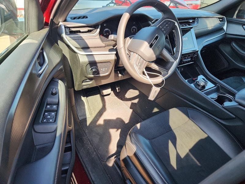 2025 JEEP GRAND CHEROKEE LAREDO 8