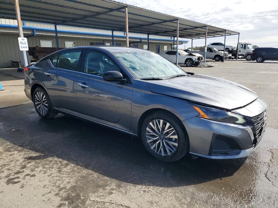 2025 NISSAN ALTIMA SV 4
