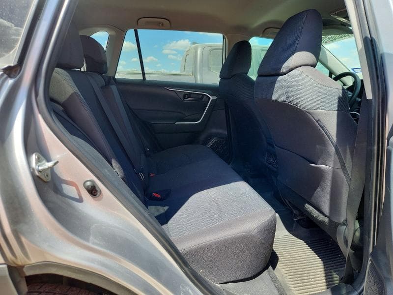 2022 TOYOTA RAV4 LE 11