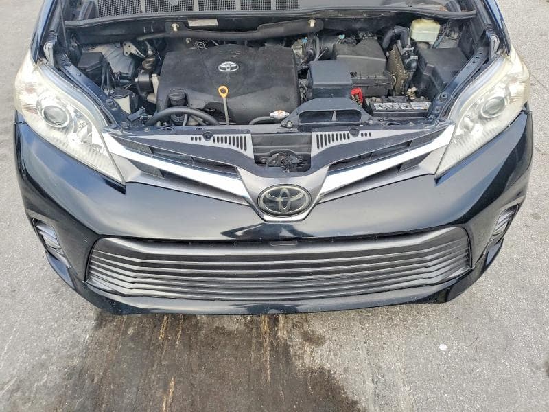 2019 TOYOTA SIENNA XLE 8-PASSENGER 12