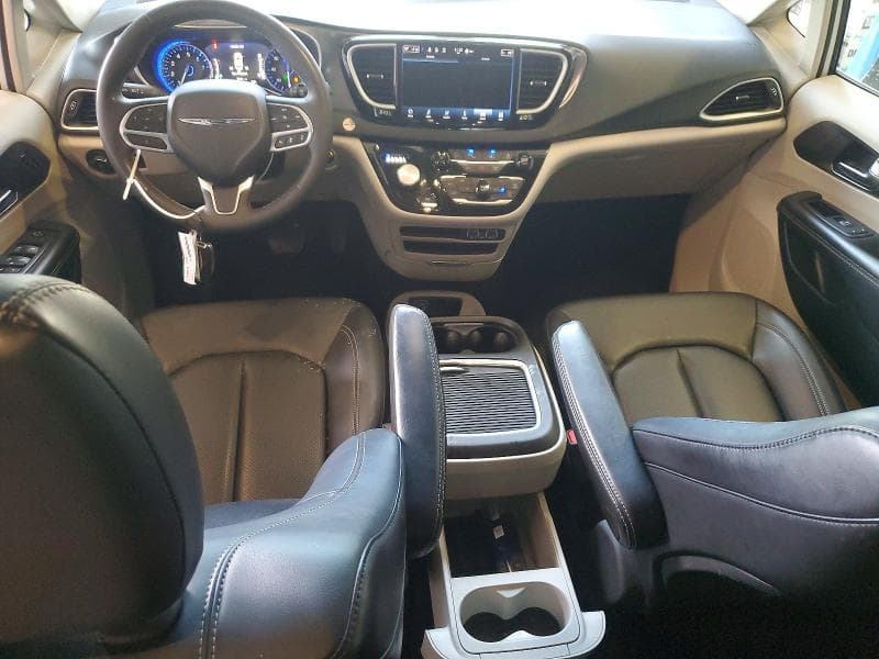 2024 CHRYSLER PACIFICA TOURING L 8