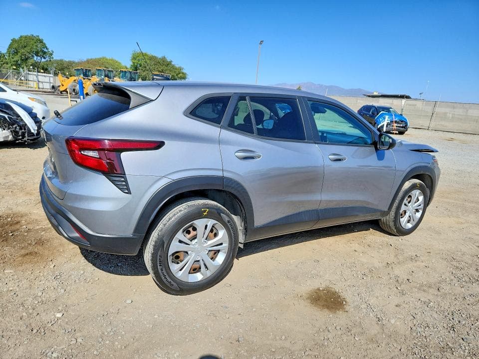 2024 CHEVROLET TRAX LS 3
