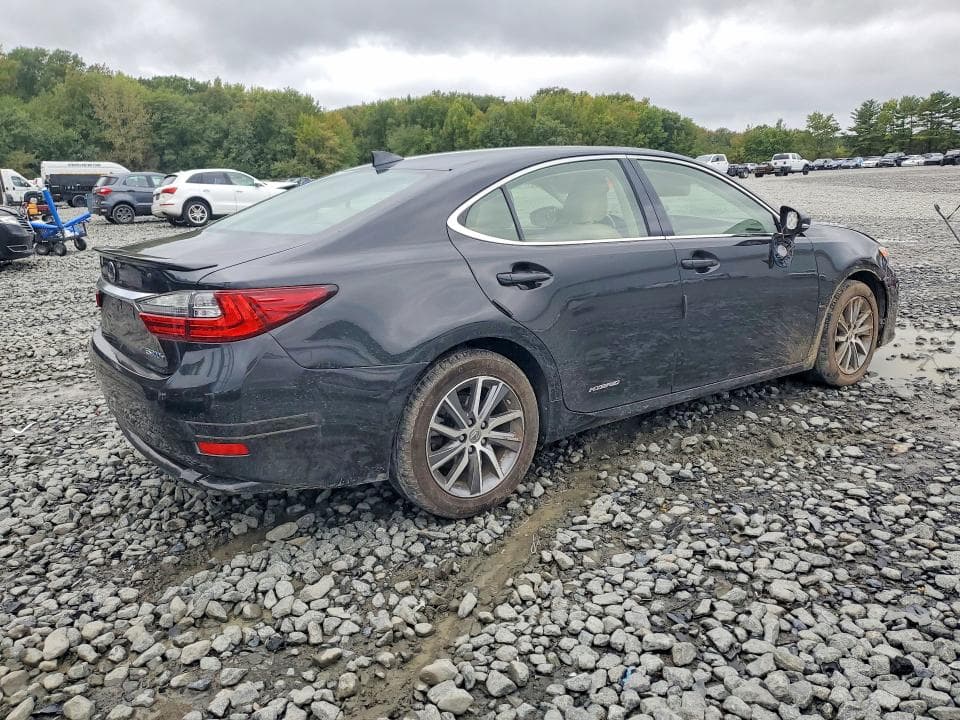 2017 LEXUS ES 300H 3