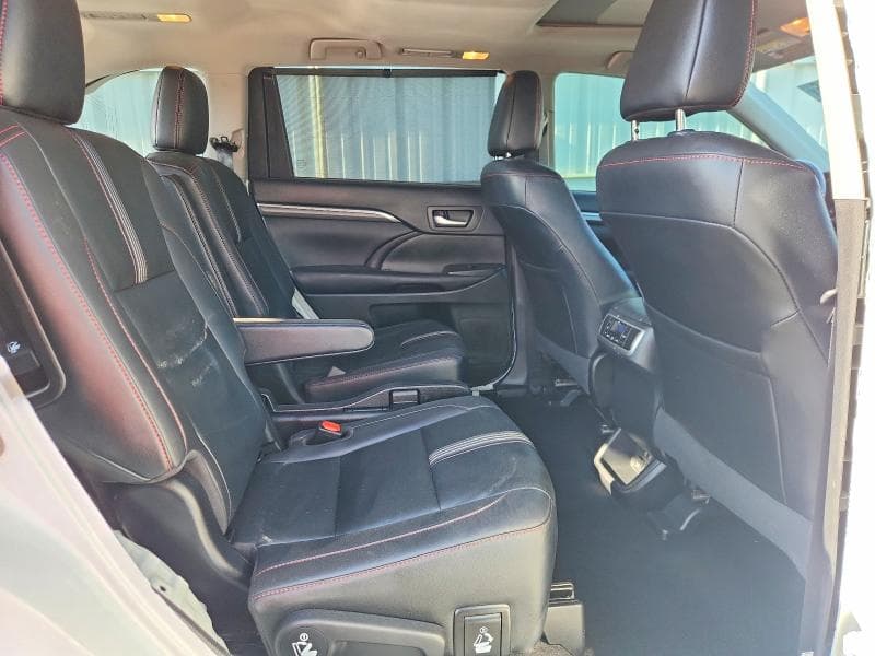 2019 TOYOTA HIGHLANDER SE 11