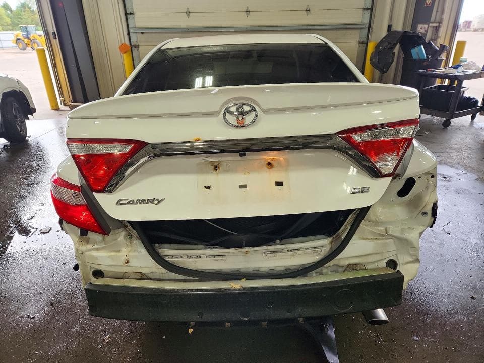2017 TOYOTA CAMRY SE 6