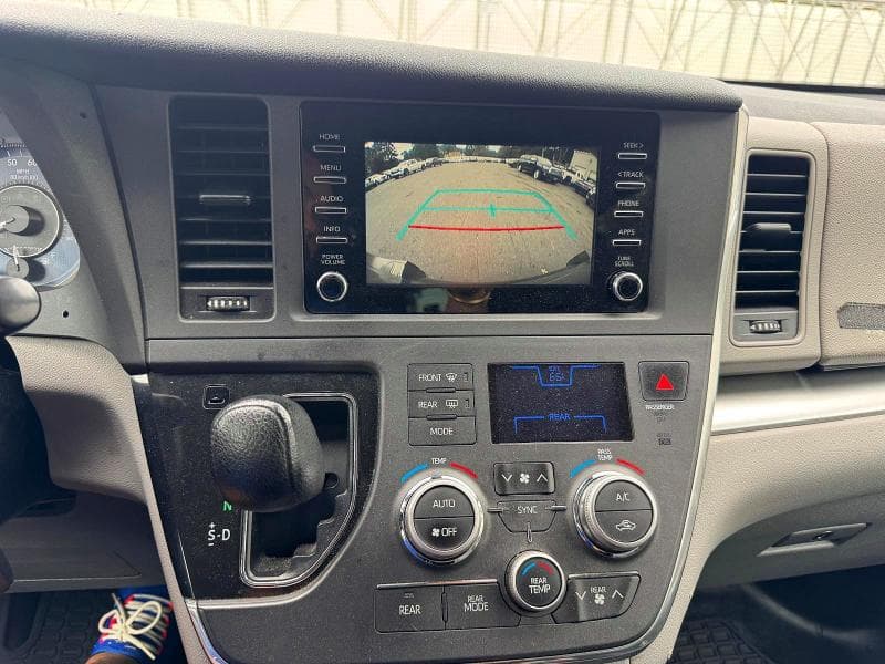 2018 TOYOTA SIENNA L 8