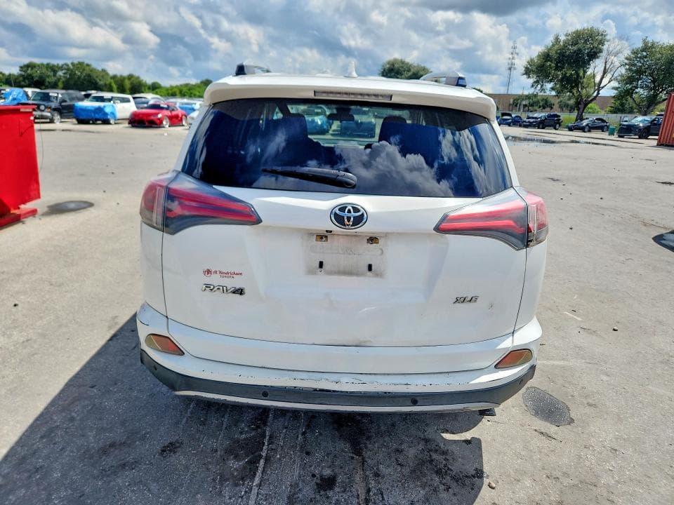2017 TOYOTA RAV4 XLE 6