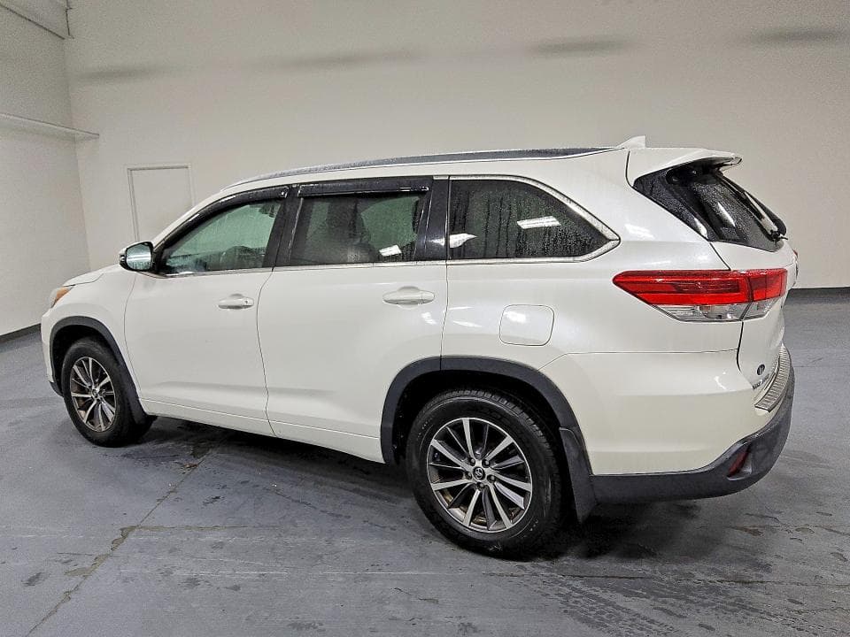 2017 TOYOTA HIGHLANDER XLE 2