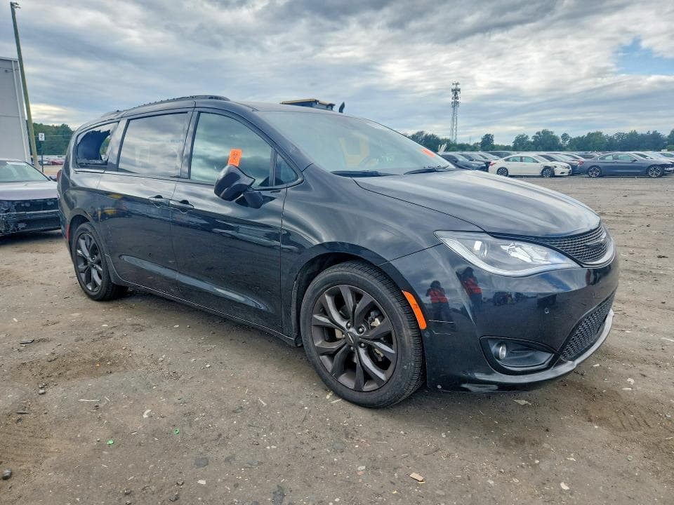 2019 CHRYSLER PACIFICA LIMITED 4