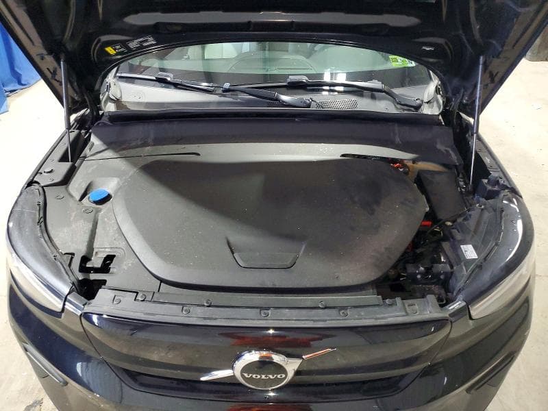 2025 VOLVO EX40 CORE 12